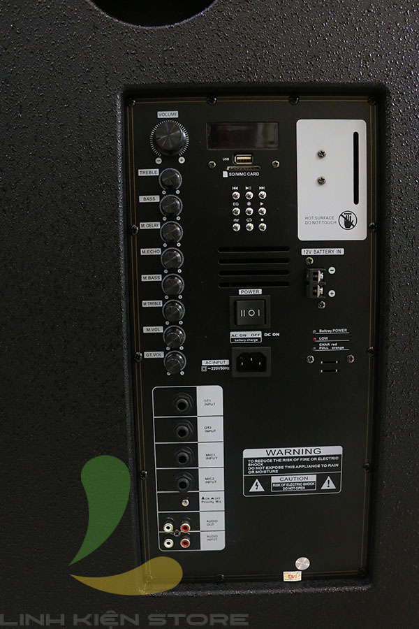Cận cảnh bảng mạch điều khiển của chiếc loa vali kéo Bose 6868