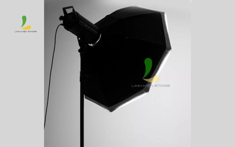 Ngam-Bowens-tuong-thich-voi-da-dang-den-khac-nhau-Softbox-bat-giac-Godox-120cm-BW120