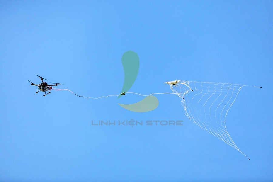 Drone Catcher được trang bị súng hơi bắn lưới