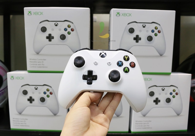 tay-cam-choi-game-Xbox-One-S-White (3)
