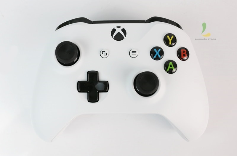 tay-cam-choi-game-Xbox-One-S-White (7)