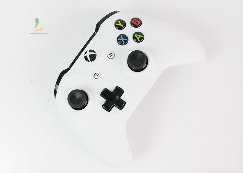 tay-cam-choi-game-Xbox-One-S-White (8)